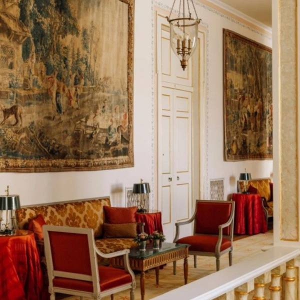 Elegante átrio do Valverde Sintra Palácio de Seteais com uma decoração opulenta e mobiliário de luxo